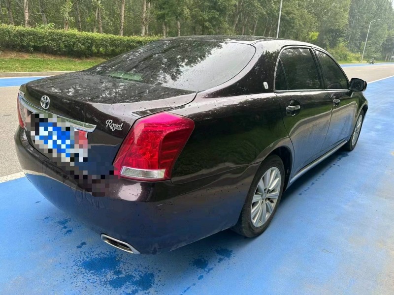 济南10年丰田皇冠8