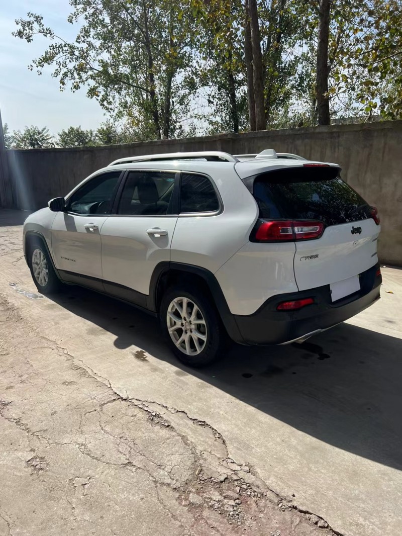 宿迁18年Jeep自由光4