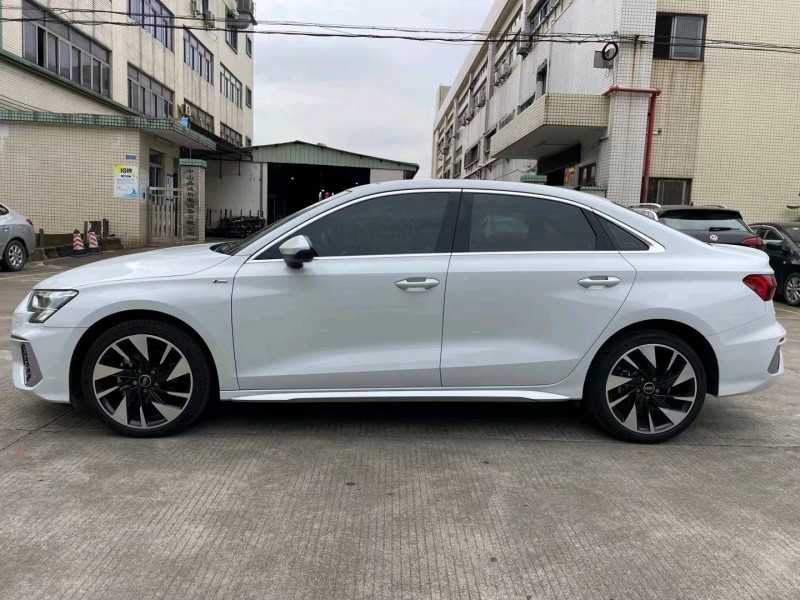 中山22年奥迪A33