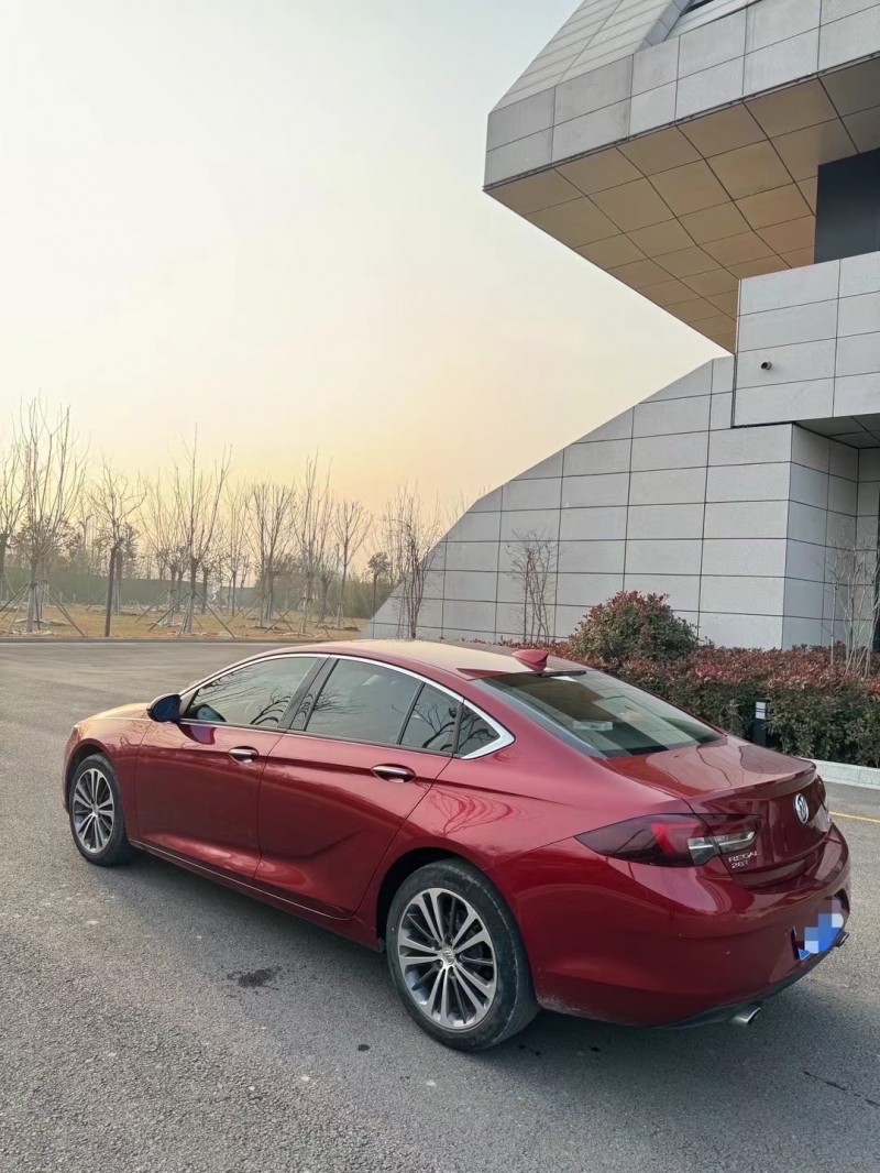 济宁18年别克君威3