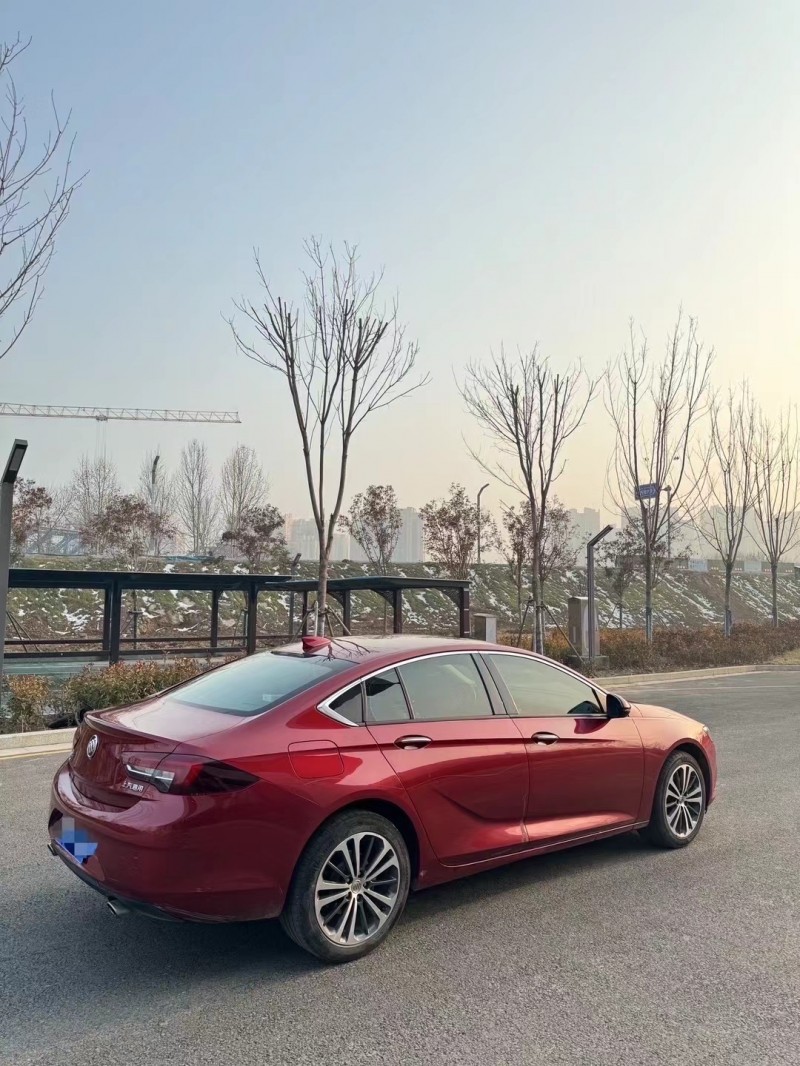 济宁18年别克君威4