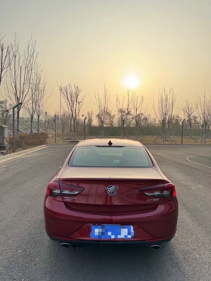 济宁18年别克君威9