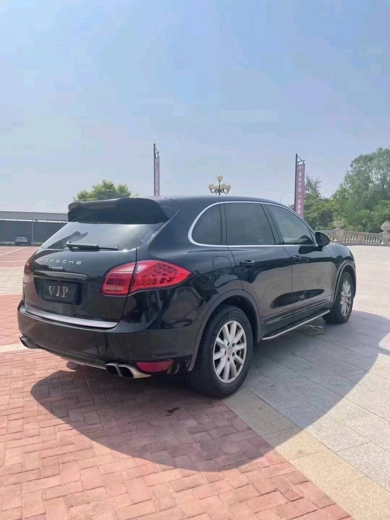 济南13年保时捷卡宴7