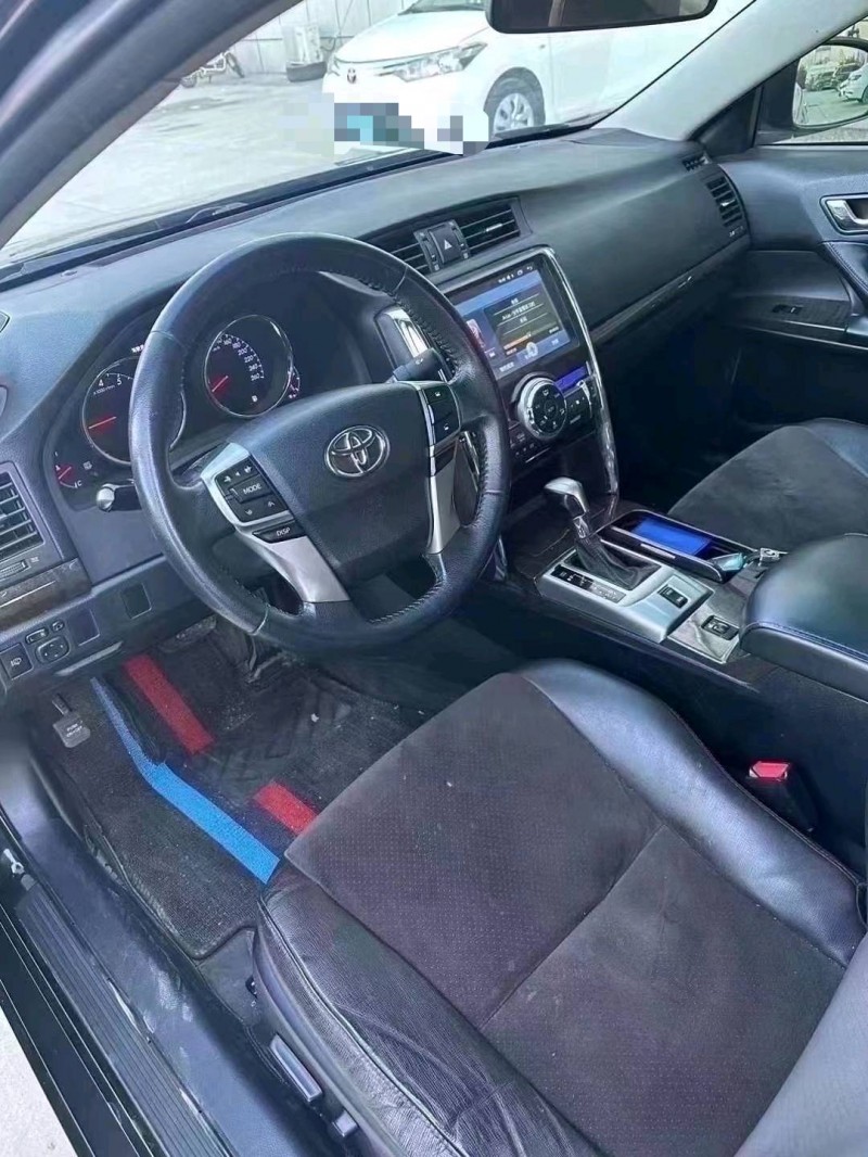 济南17年丰田锐志6
