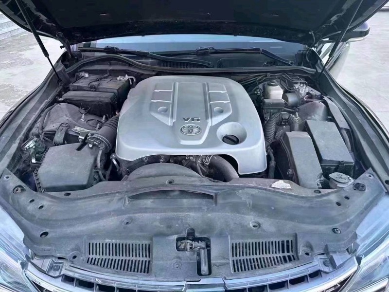 济南17年丰田锐志7