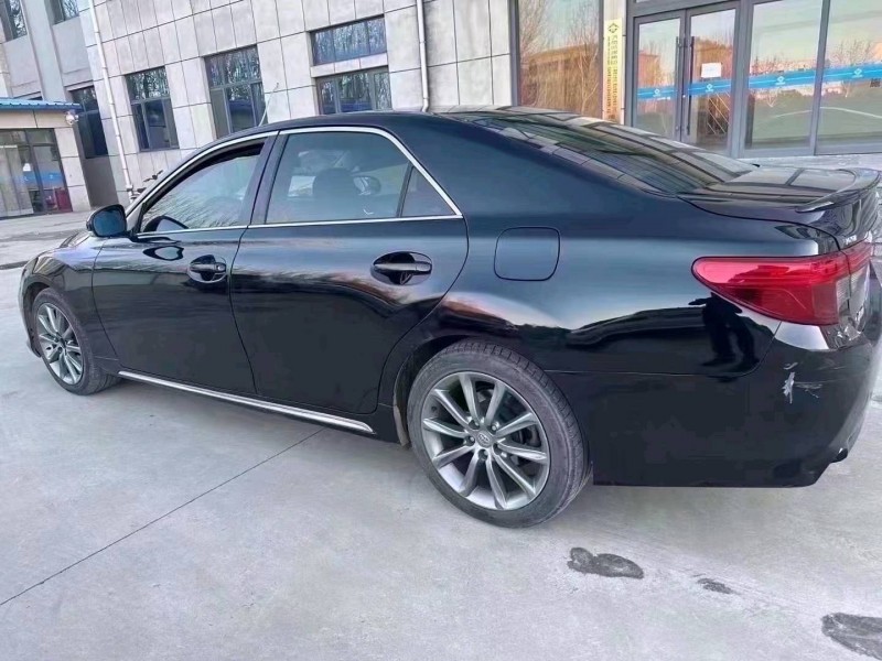 济南17年丰田锐志8