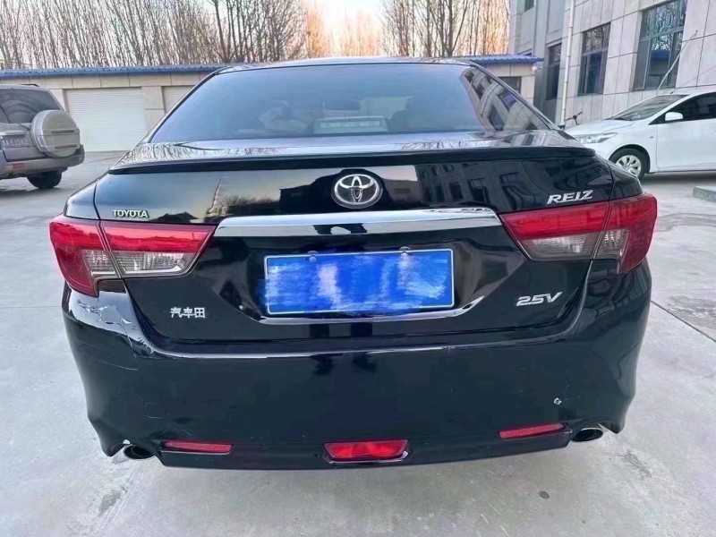 济南17年丰田锐志9