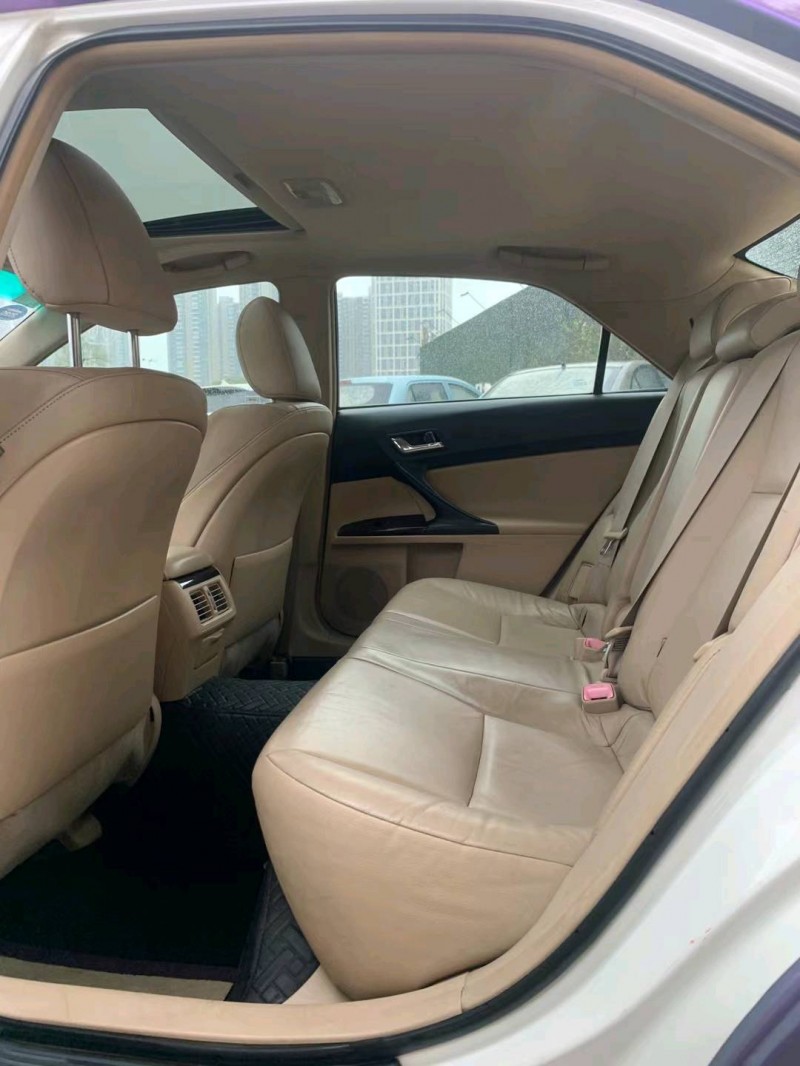 佛山11年丰田锐志8