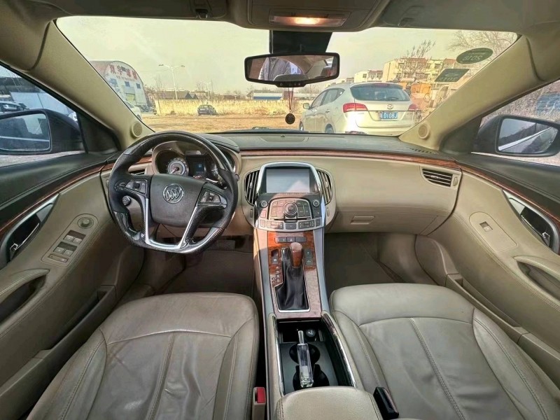 聊城10年别克君越8