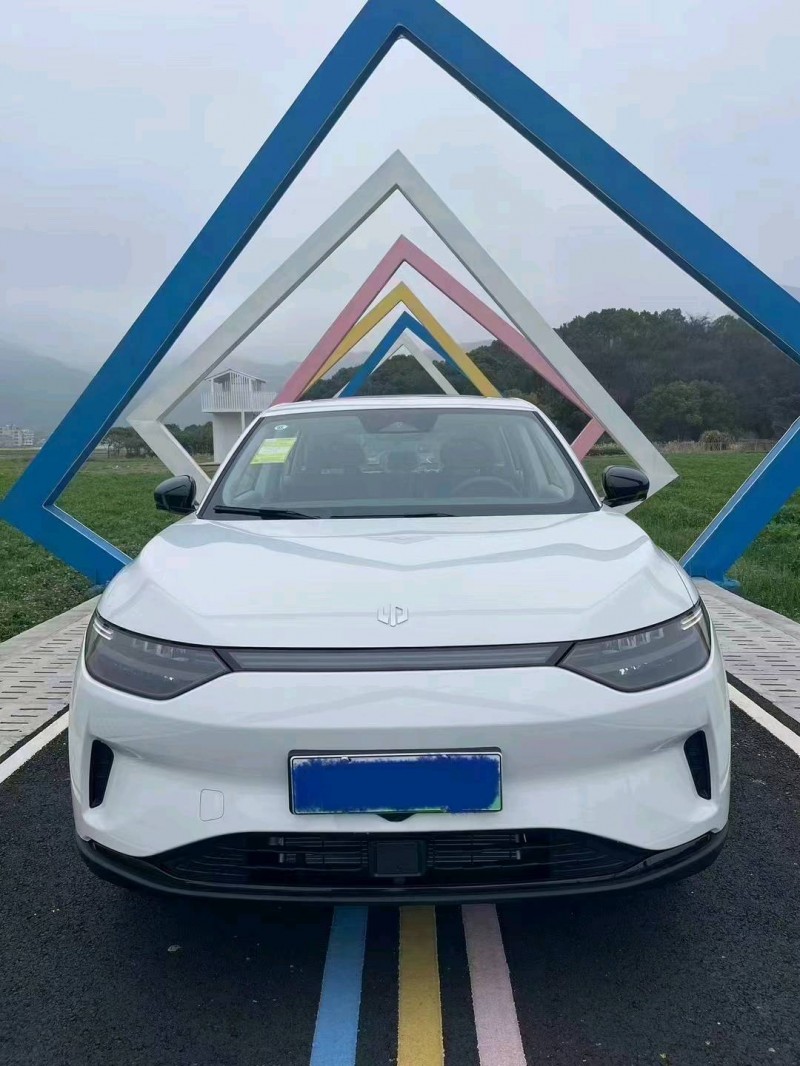 嘉興24年零跑汽車C111