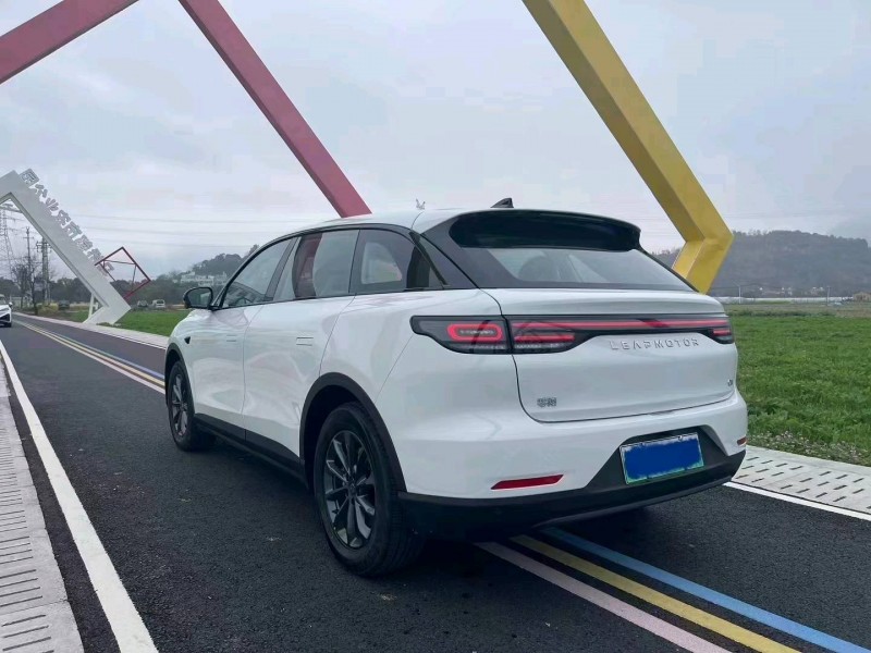 嘉興24年零跑汽車C114