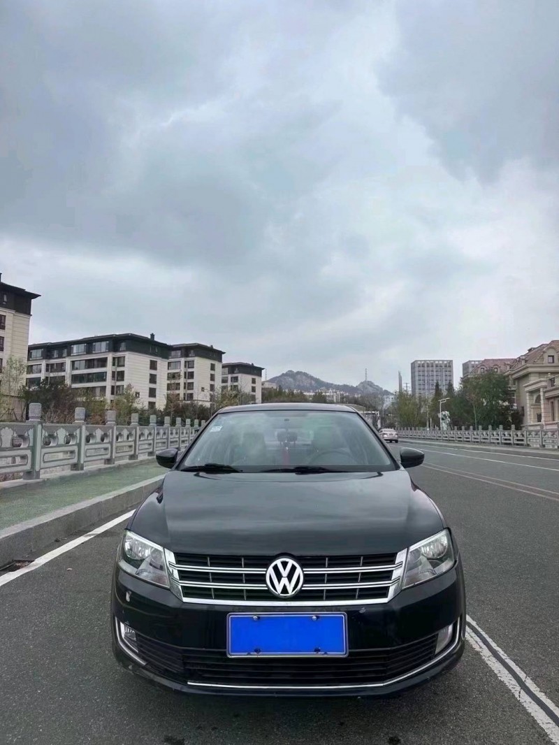 青岛13年大众朗逸1