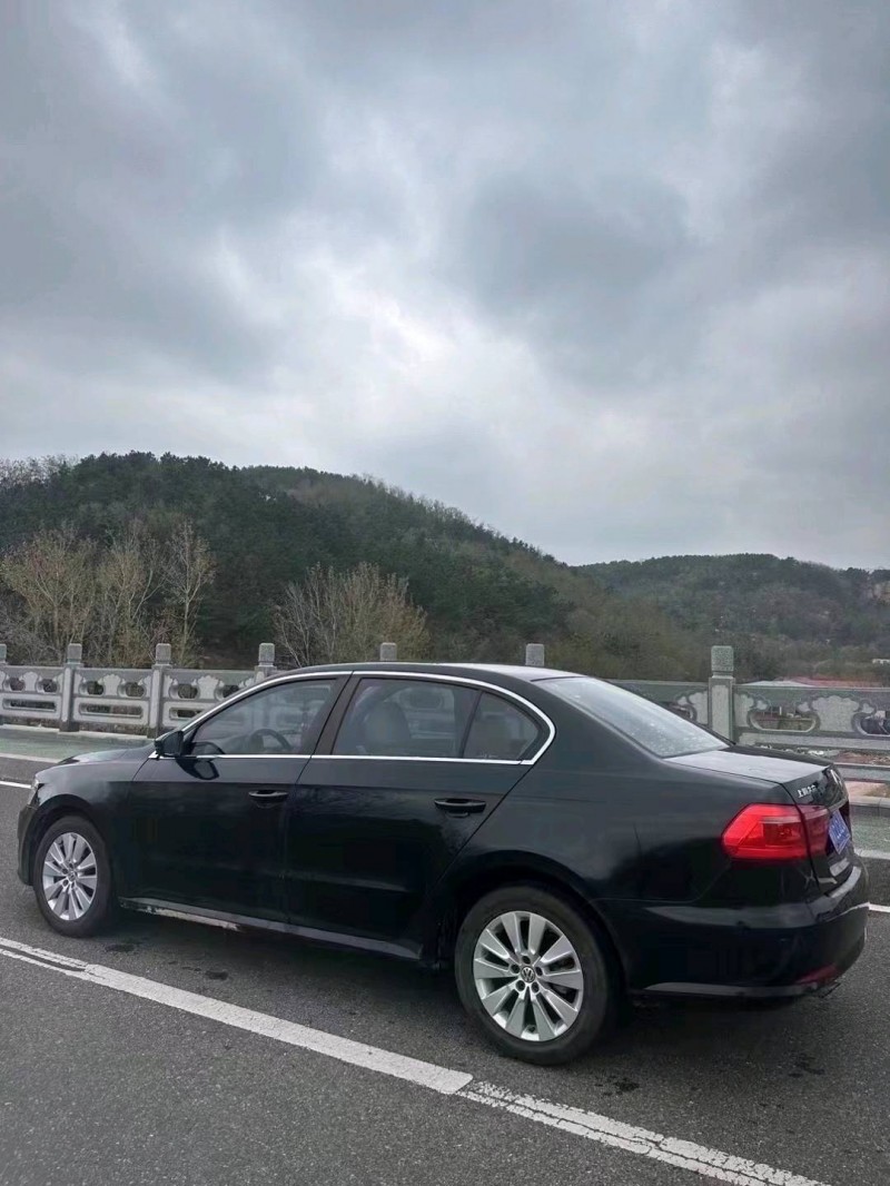 青岛13年大众朗逸8