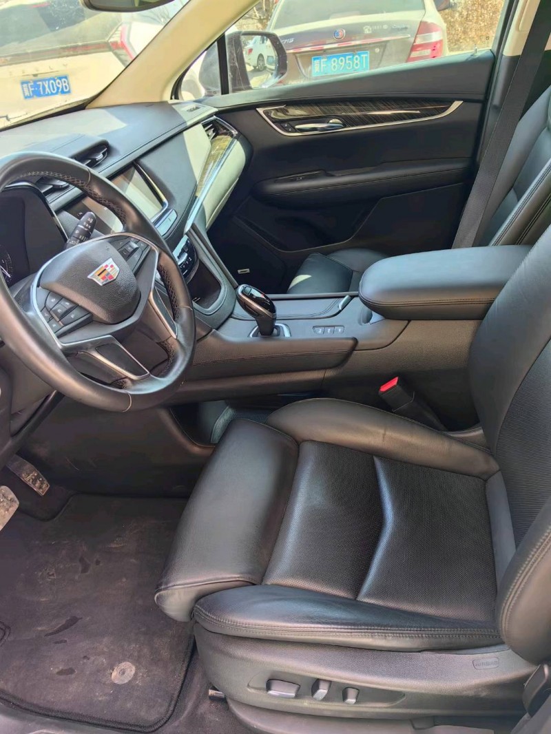 保定16年凯迪拉克XT54