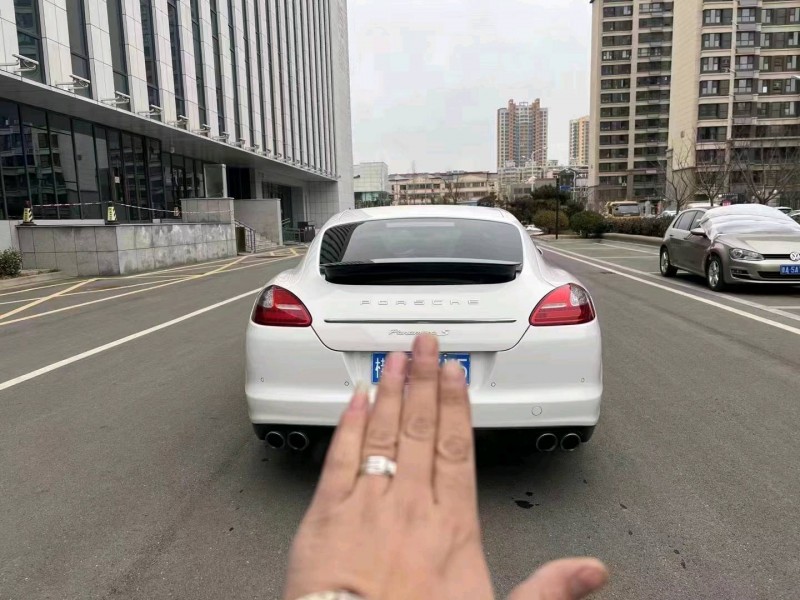 东营12年保时捷帕拉梅拉6