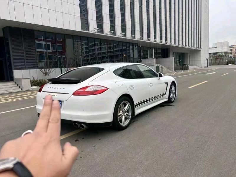 东营12年保时捷帕拉梅拉9