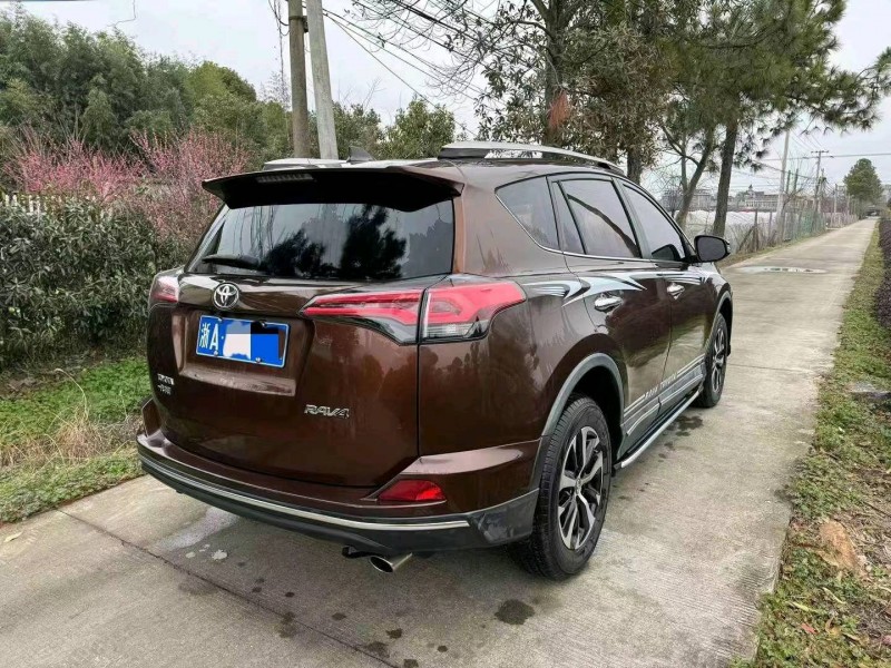 嘉興17年豐田RAV4榮放4