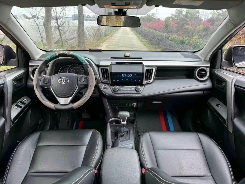 嘉興17年豐田RAV4榮放8