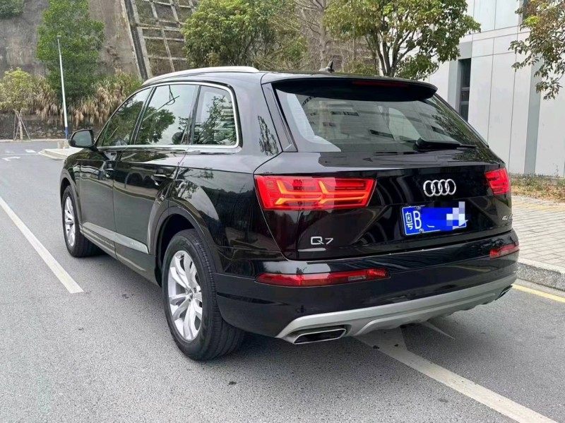 珠海18年奥迪Q77