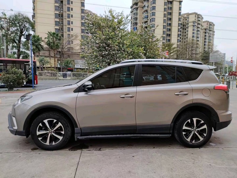 珠海17年丰田RAV4荣放7
