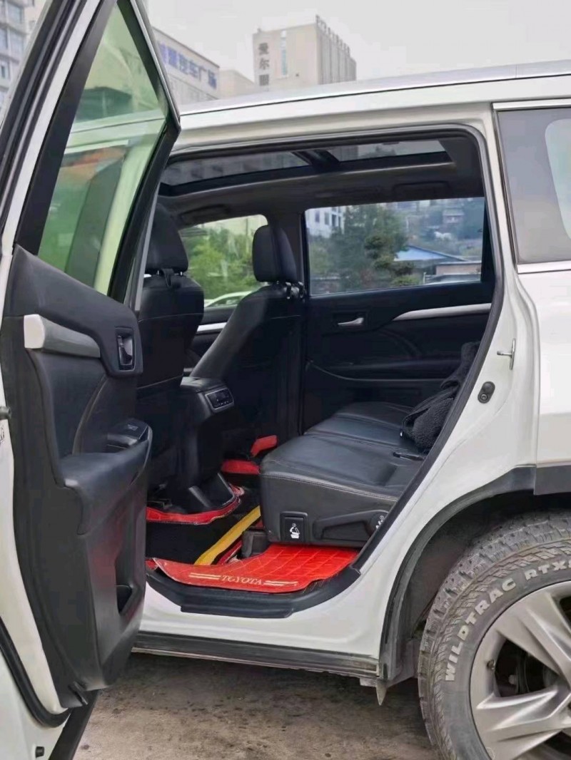 成都16年丰田汉兰达5