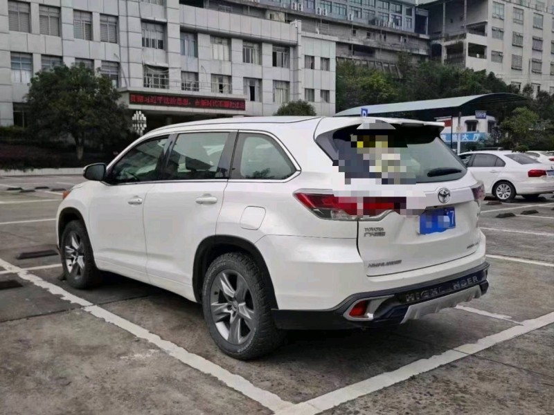 成都16年丰田汉兰达7