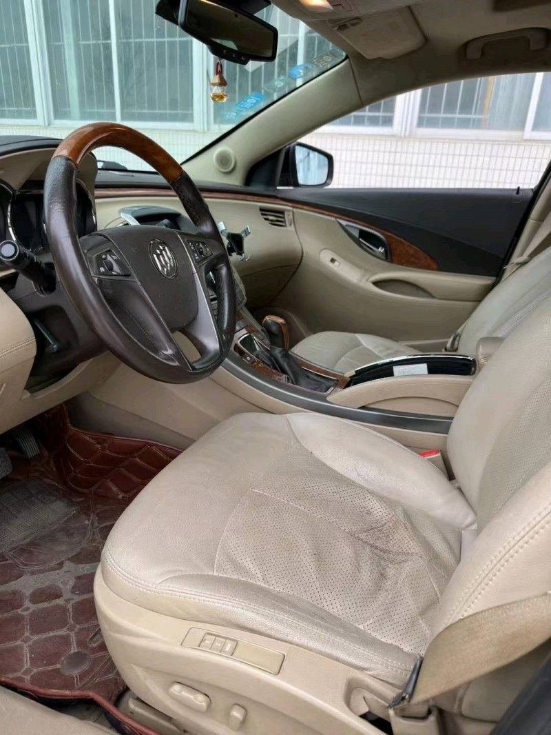 珠海12年别克君越8