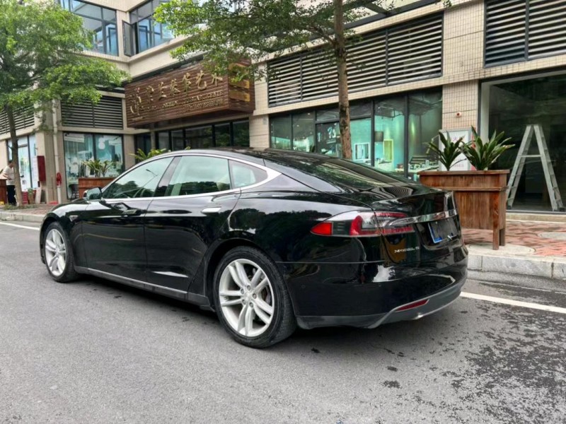 中山15年特斯拉MODEL S4