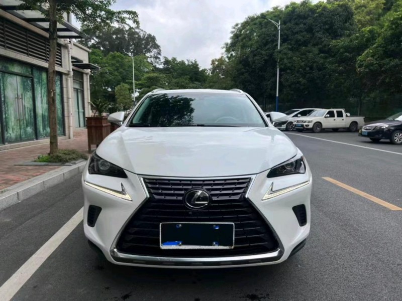 中山18年雷克萨斯NX1