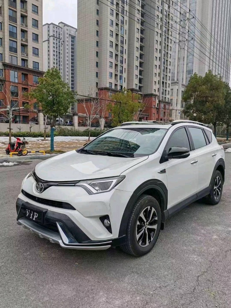 淮南18年豐田RAV42
