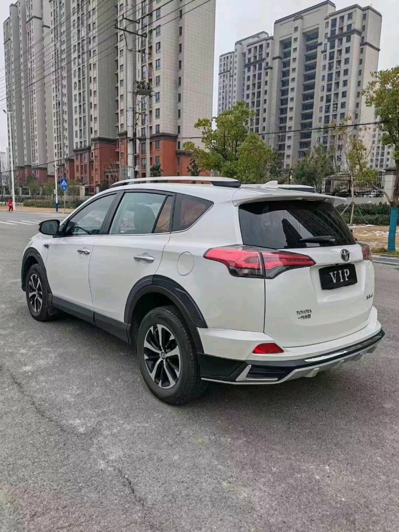 淮南18年豐田RAV44