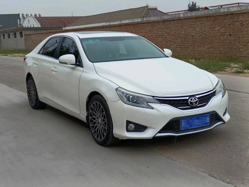 济南16年丰田锐志3