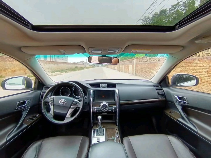 济南16年丰田锐志4