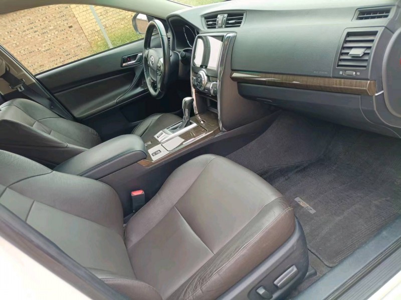 济南16年丰田锐志5