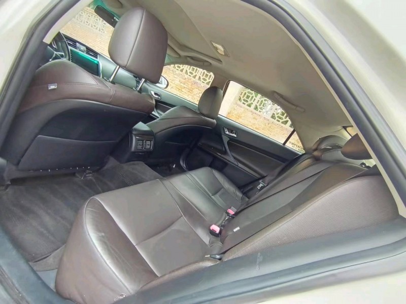 济南16年丰田锐志6