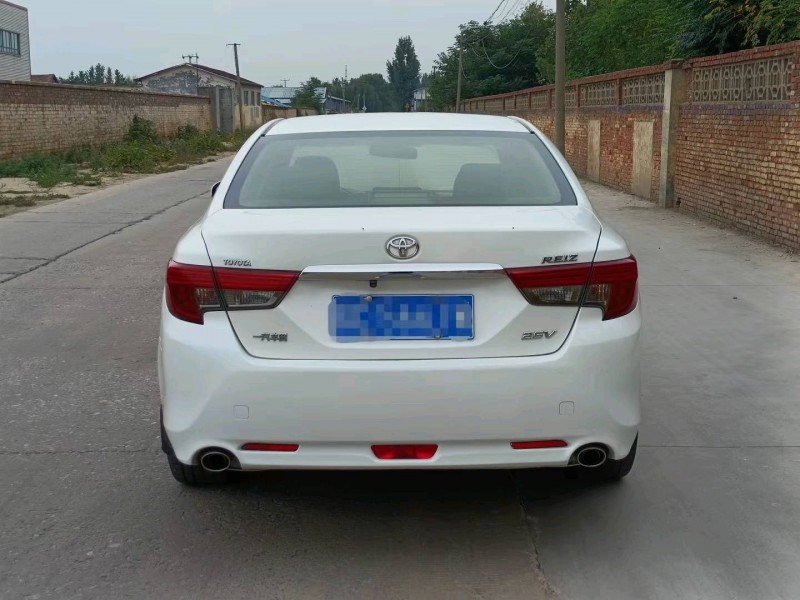 济南16年丰田锐志8