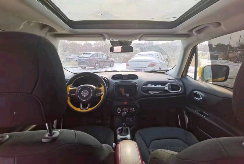 鄭州17年Jeep自由俠7