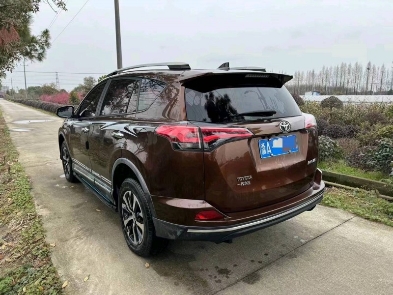 嘉興17年豐田RAV4榮放5