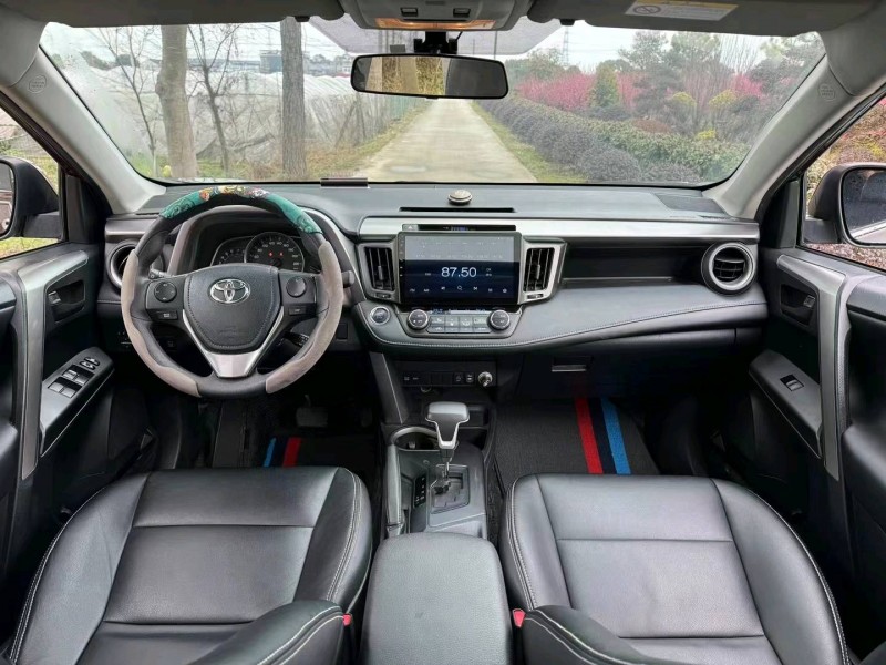嘉興17年豐田RAV4榮放8