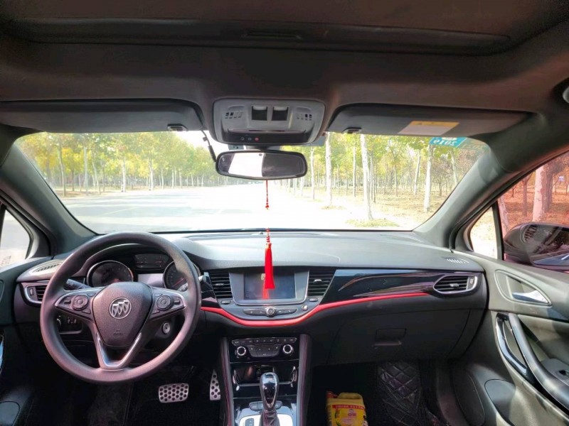 聊城17年别克威朗5