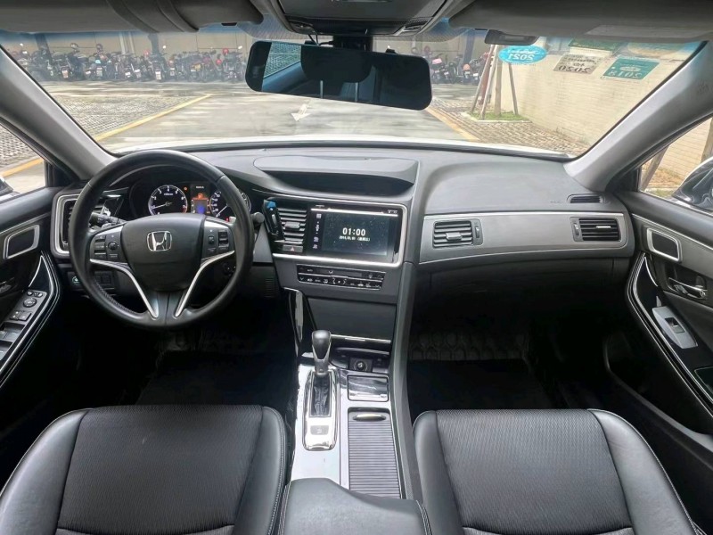 佛山16年本田思铂睿8