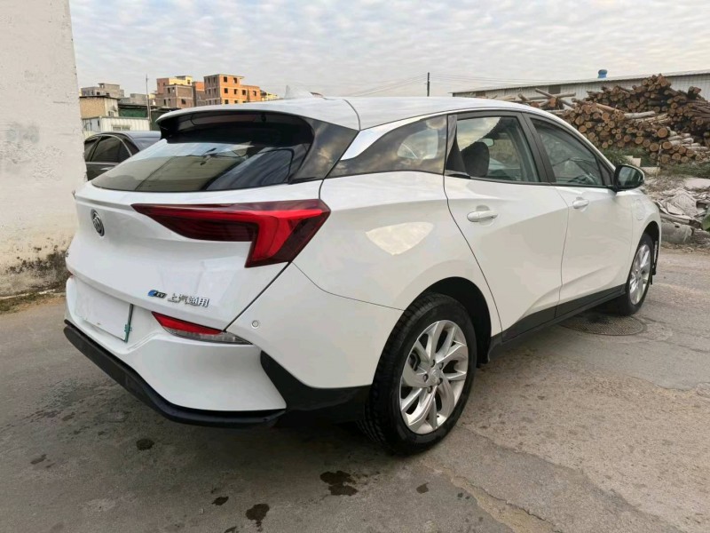 广州23年别克微蓝8