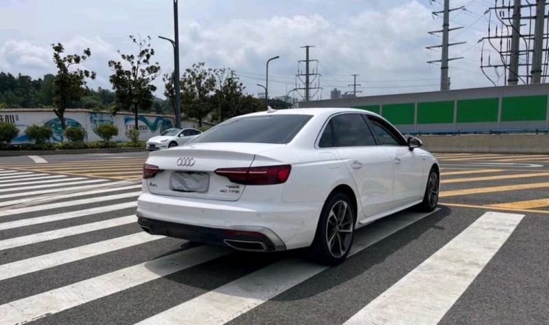 合肥21年奧迪A4L8