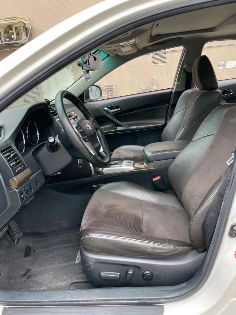 佛山16年丰田锐志4