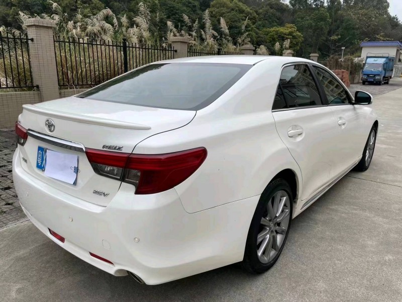 佛山16年丰田锐志8