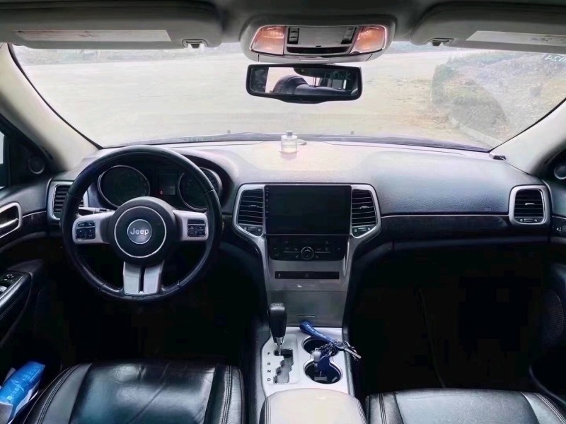 东营12年Jeep大切诺基7