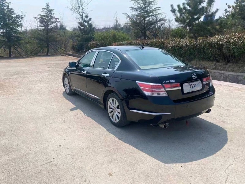 青岛13年本田雅阁5