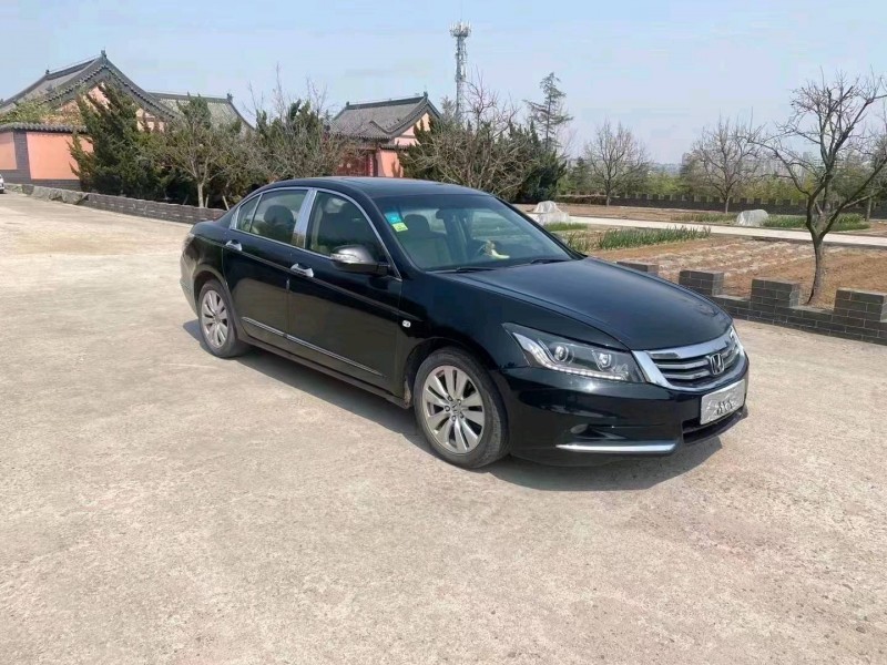 青岛13年本田雅阁8