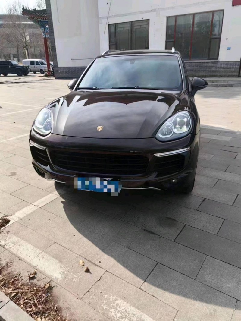 济宁15年保时捷卡宴1