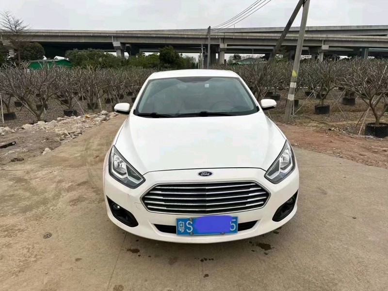 珠海17年福特福睿斯1